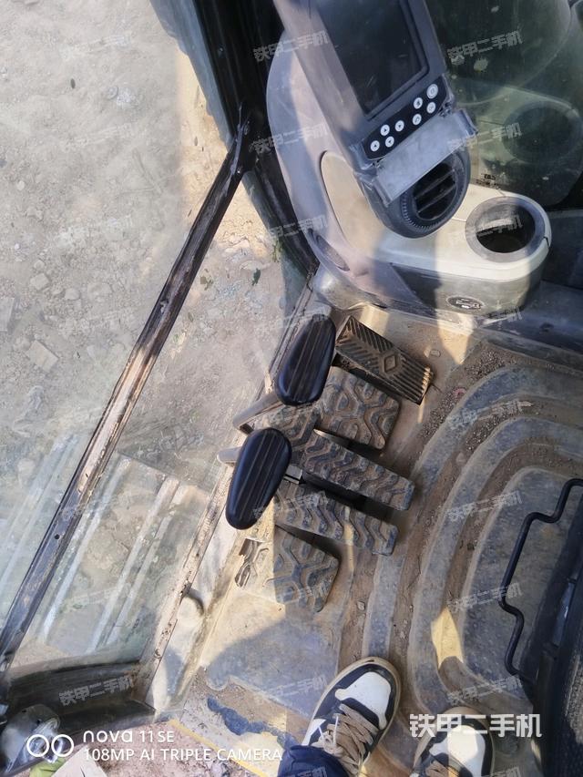 后窗玻璃角标（驾驶室部分）