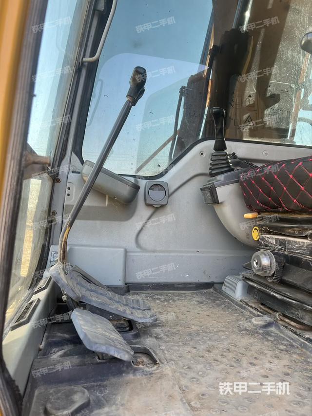 驾驶室顶部（整机外观）