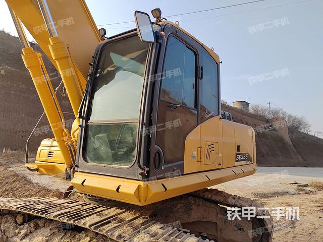 駕駛室整體（整機外觀）