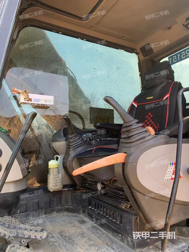 駕駛室整體（整機(jī)外觀）