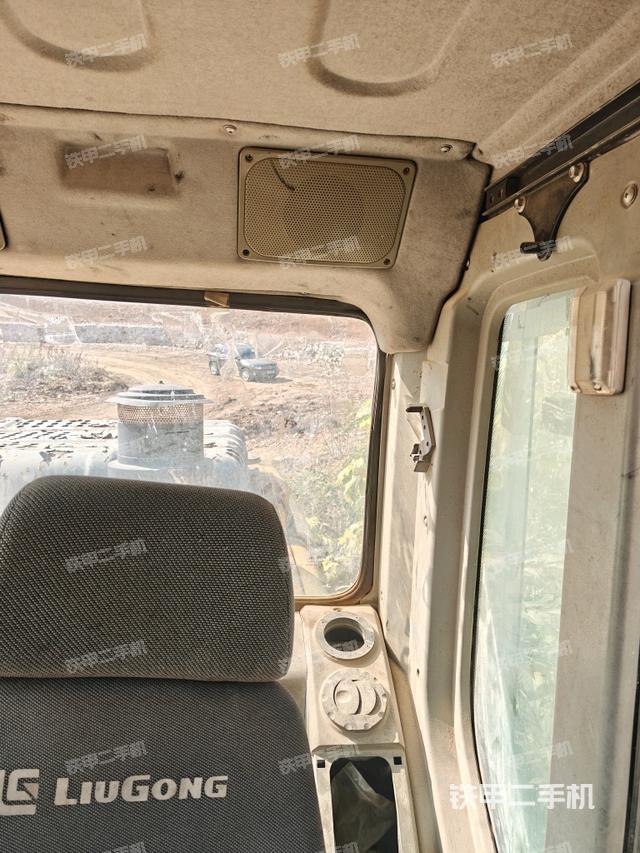 座椅后部（驾驶室部分）