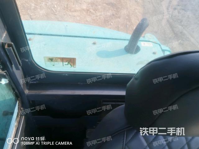 后窗玻璃角标（驾驶室部分）