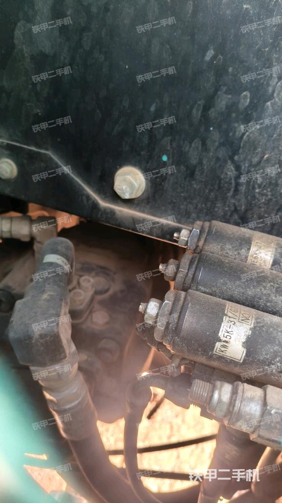 液壓泵艙室正面整體（整機外觀）