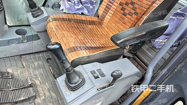 后窗玻璃角标（驾驶室部分）