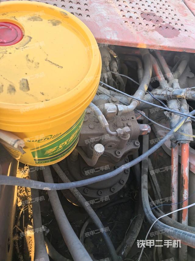 回转马达和主控阀（整机外观）