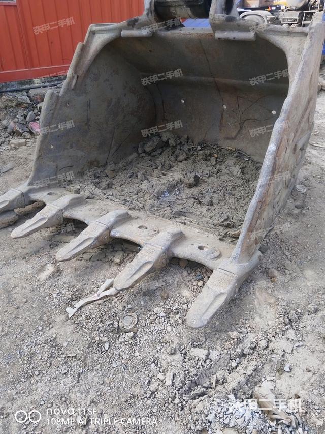 铲斗右后整体（工作和回转装置）