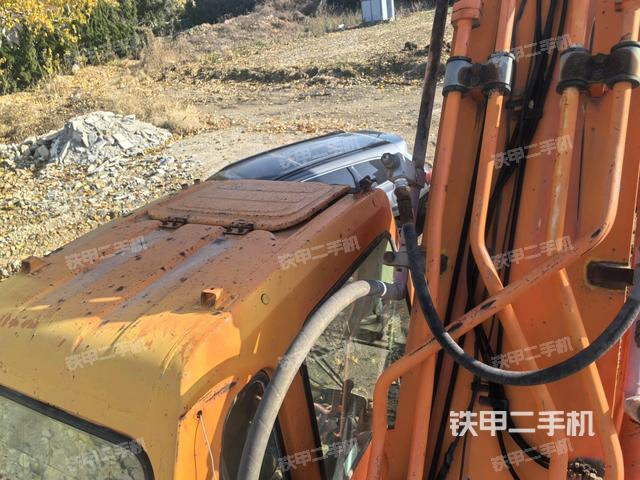 驾驶室顶部（整机外观）