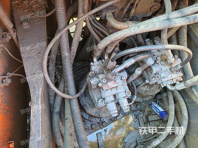 回转马达和主控阀（整机外观）