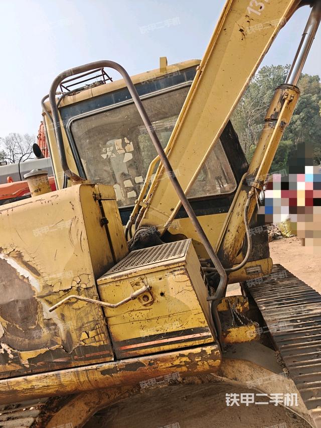 大臂根部?斜（工作和回轉(zhuǎn)裝置）