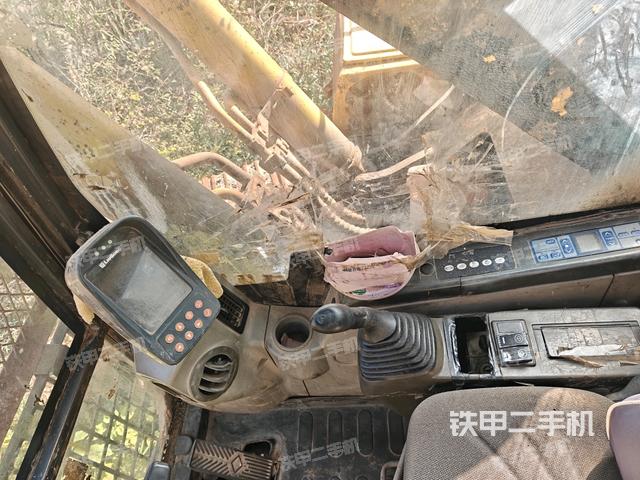 座椅左侧控制台/音响/含左手柄（驾驶室部分）