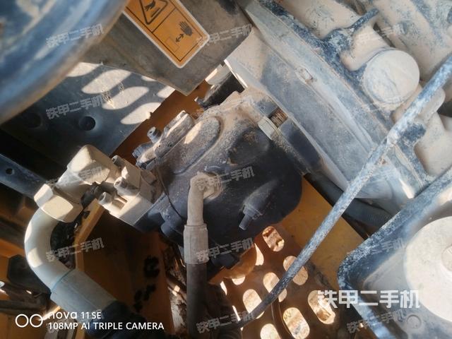 液压泵舱室正面整体（整机外观）