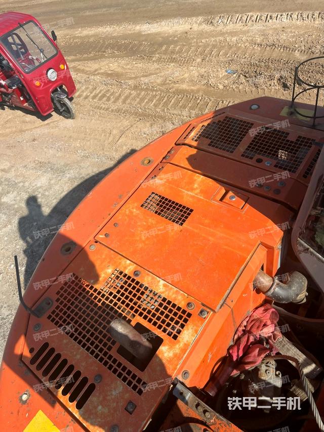 駕駛室頂部（整機外觀）