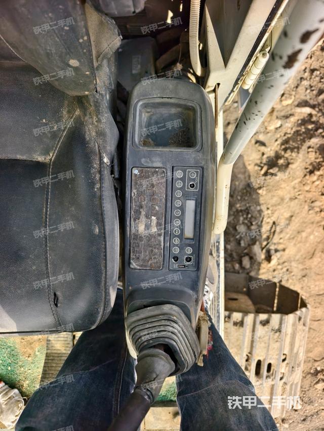 座椅左側控制臺/音響/含左手柄（駕駛室部分）