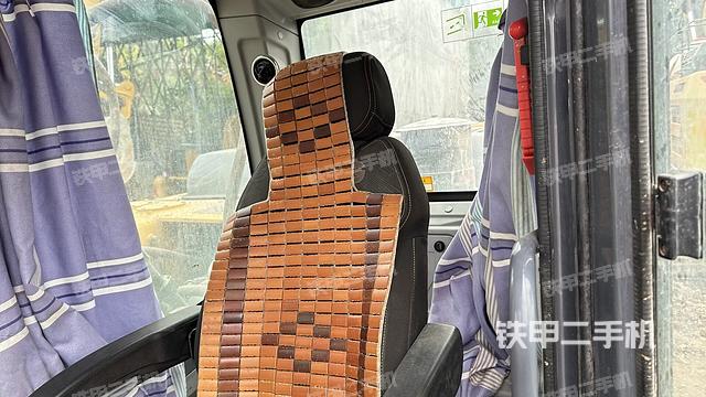 座椅右侧控制台/钥匙门/油门/含右手柄（驾驶室部分）