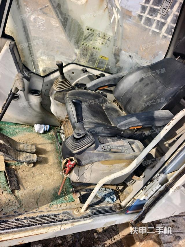 駕駛室左前45度（駕駛室部分）