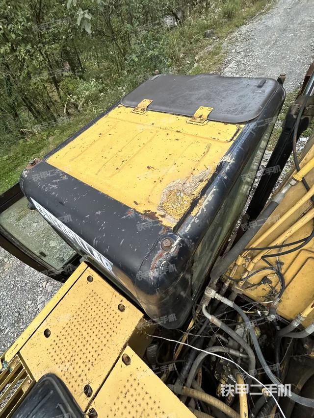 驾驶室顶部（整机外观）