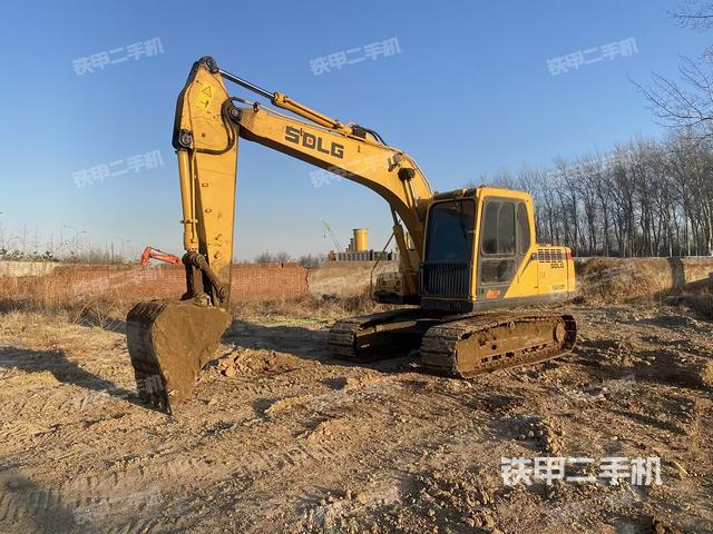 驾驶室顶部（整机外观）