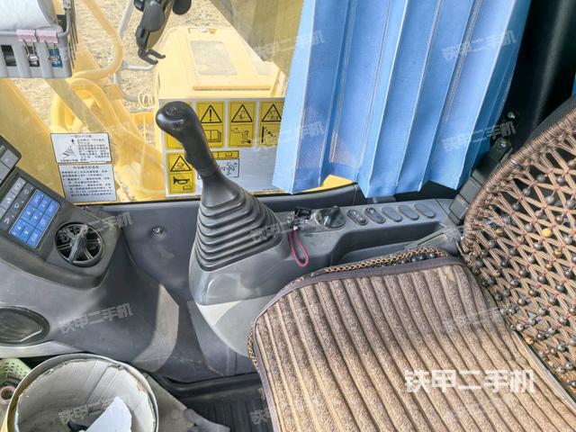 后窗玻璃角标（驾驶室部分）