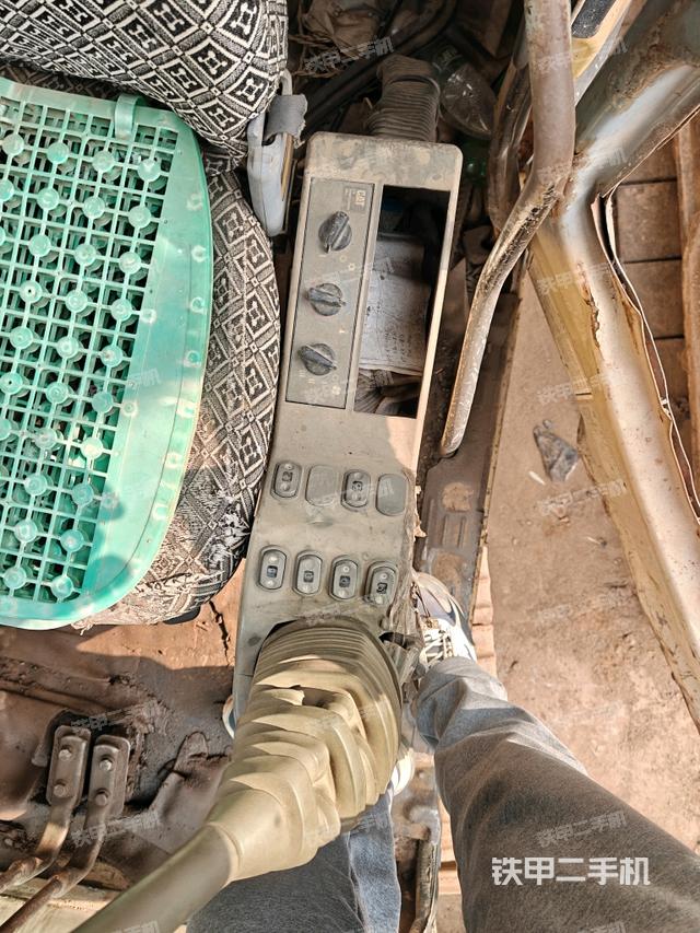 后窗玻璃角標(biāo)（駕駛室部分）