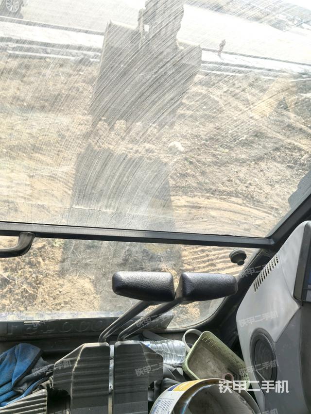 座椅左侧控制台/音响/含左手柄（驾驶室部分）