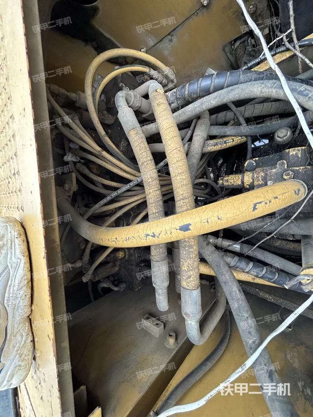 回转马达和主控阀（整机外观）