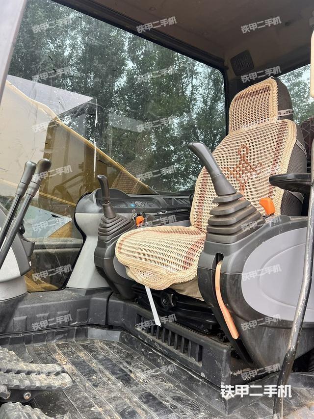 驾驶室整体（整机外观）