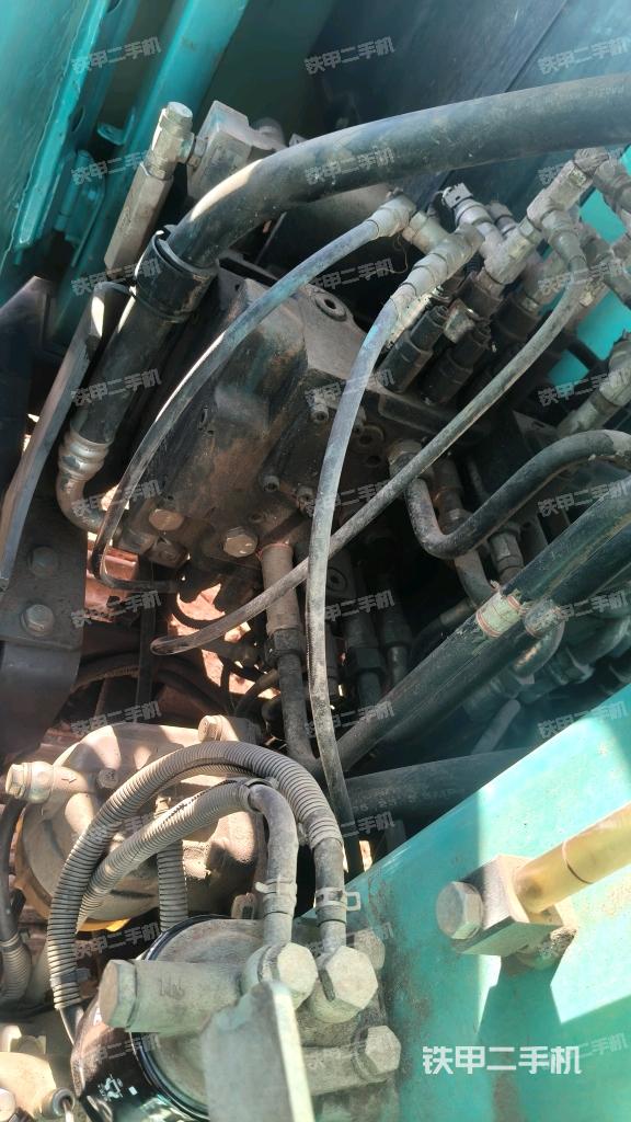 回轉(zhuǎn)馬達和主控閥（整機外觀）