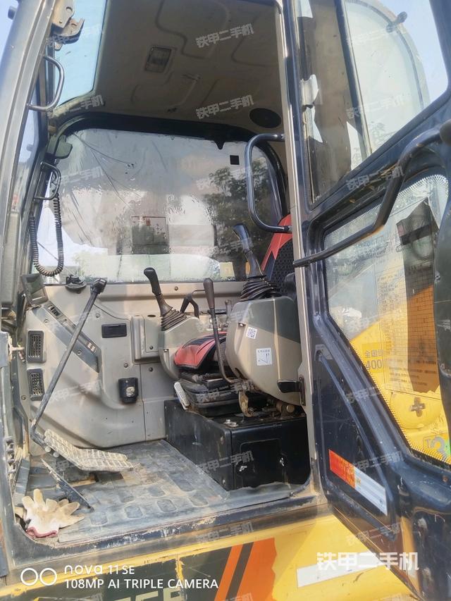 驾驶室整体（整机外观）