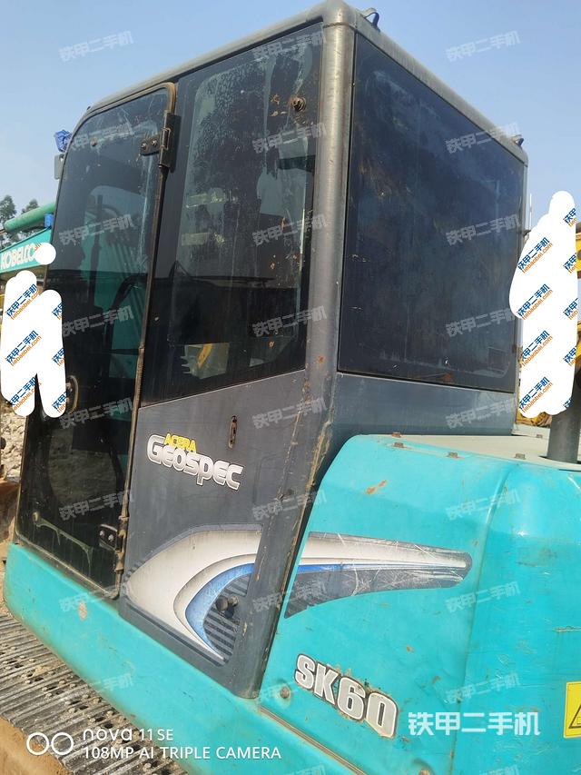 座椅左侧控制台/音响/含左手柄（驾驶室部分）