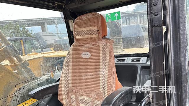 座椅右侧控制台/钥匙门/油门/含右手柄（驾驶室部分）