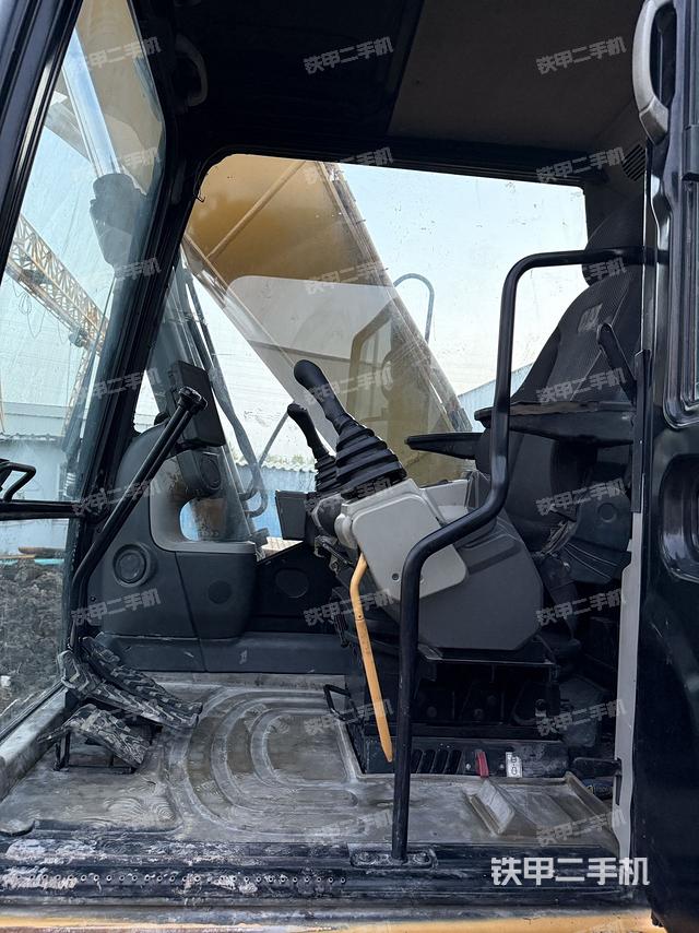 驾驶室顶部（整机外观）