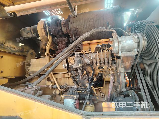 发动机左侧（整机外观及大件）