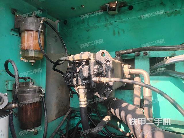 液压泵舱室正面整体（整机外观）