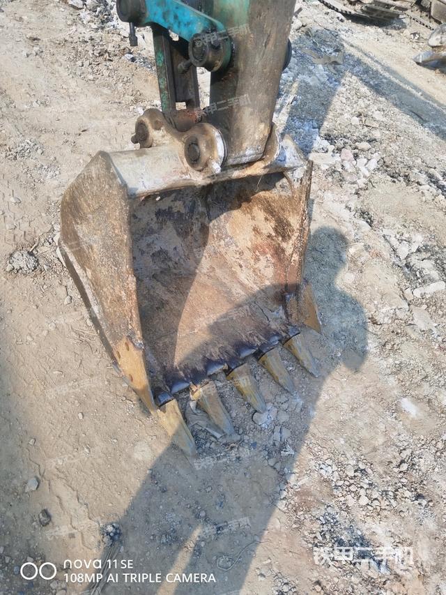 铲斗右后整体（工作和回转装置）