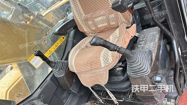 座椅左侧控制台/音响/含左手柄（驾驶室部分）