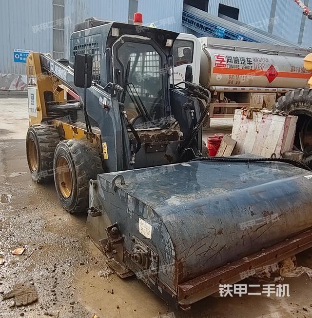 徐工XT760滑移裝載機(jī)