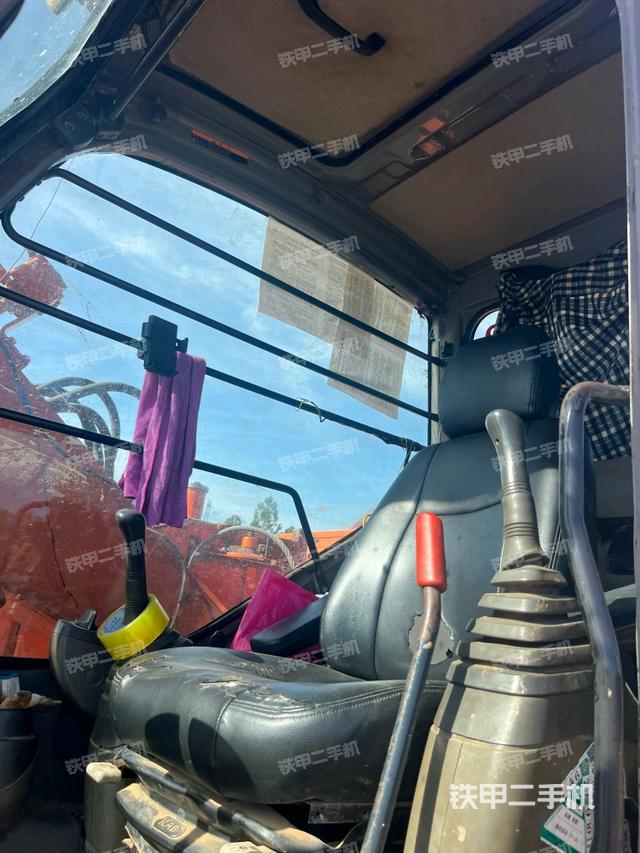 駕駛室整體（整機外觀）