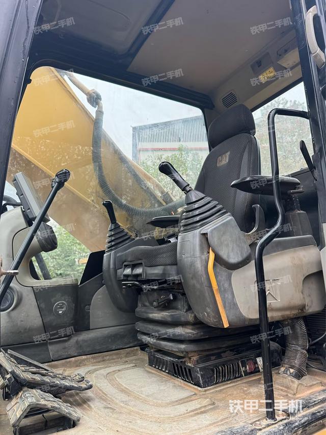 左后方玻璃角标（驾驶室部分）