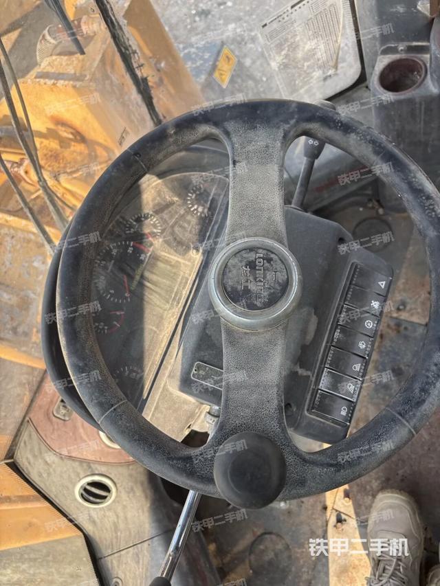 駕駛室正側(cè)（駕駛室部分）