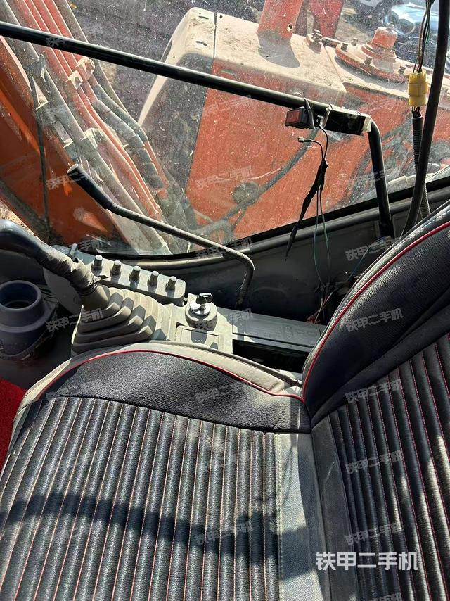 座椅左侧控制台/音响/含左手柄（驾驶室部分）