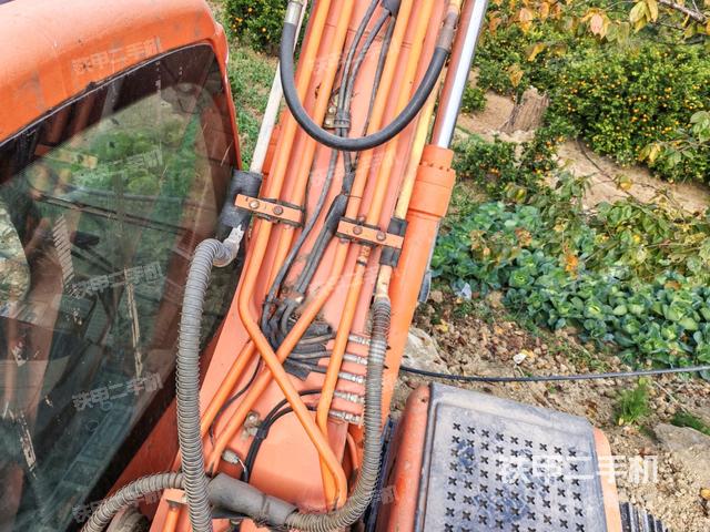 大臂背部俯视（工作和回转装置）