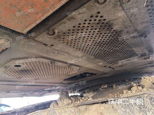 驾驶室顶部（整机外观）