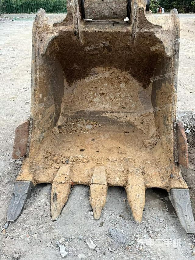 小臂整体右前（工作和回转装置）