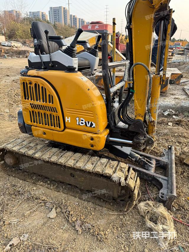 驾驶室顶部（整机外观）