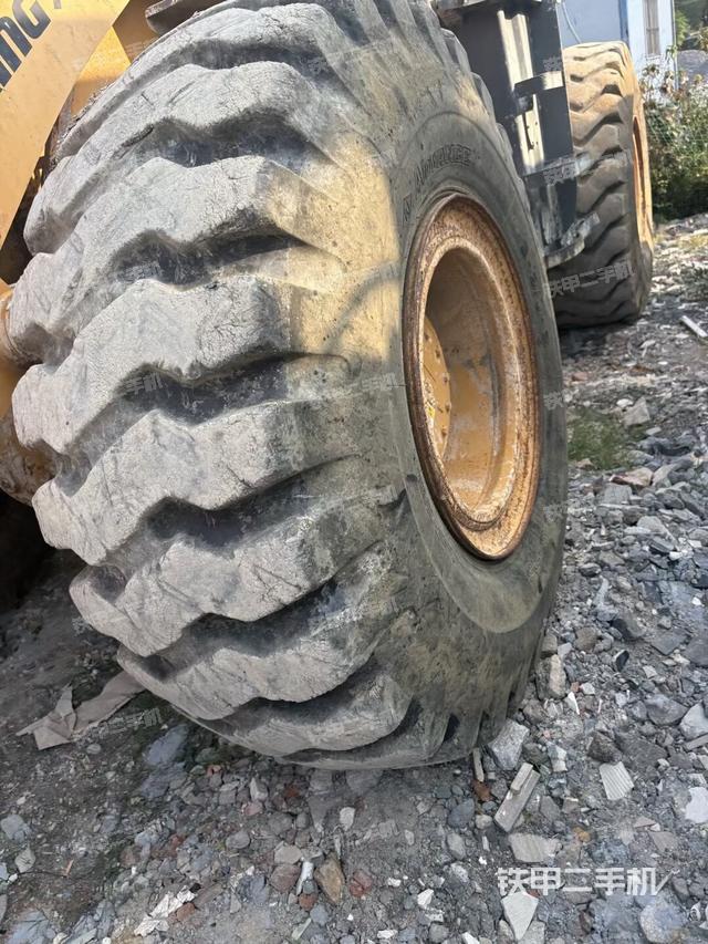 右前輪（行走機構(gòu)）