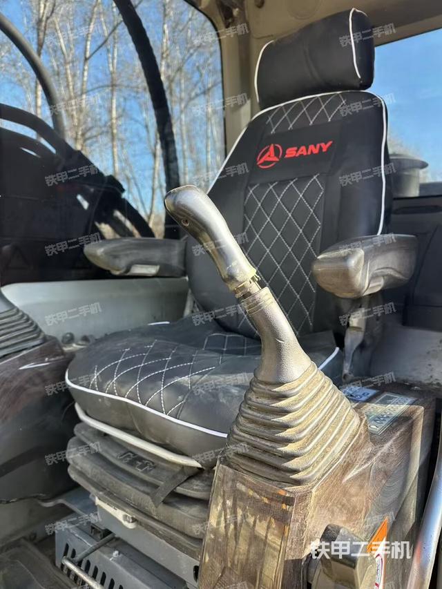 驾驶室整体（整机外观）