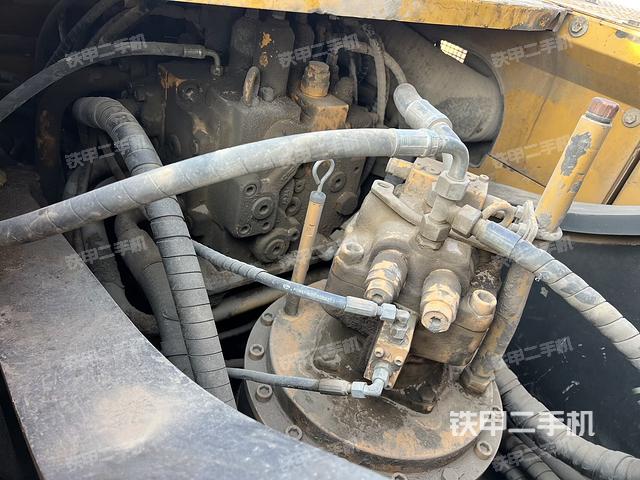 回转马达和主控阀（整机外观）