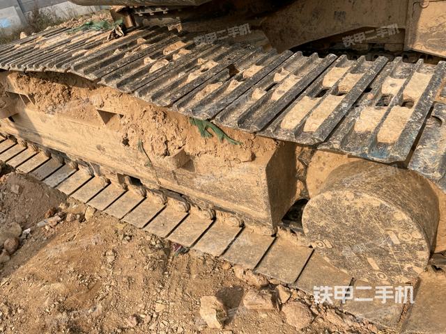 右驅(qū)動輪（行走機構(gòu)）