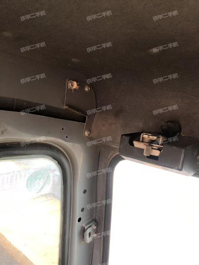 座椅左侧控制台/音响/含左手柄（驾驶室部分）