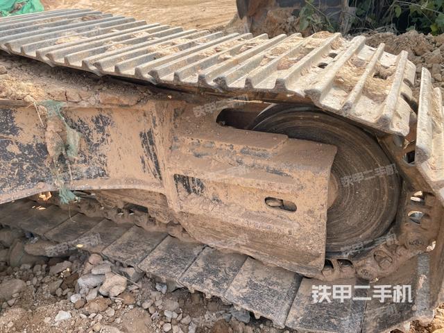 左驅(qū)動輪（行走機構(gòu)）